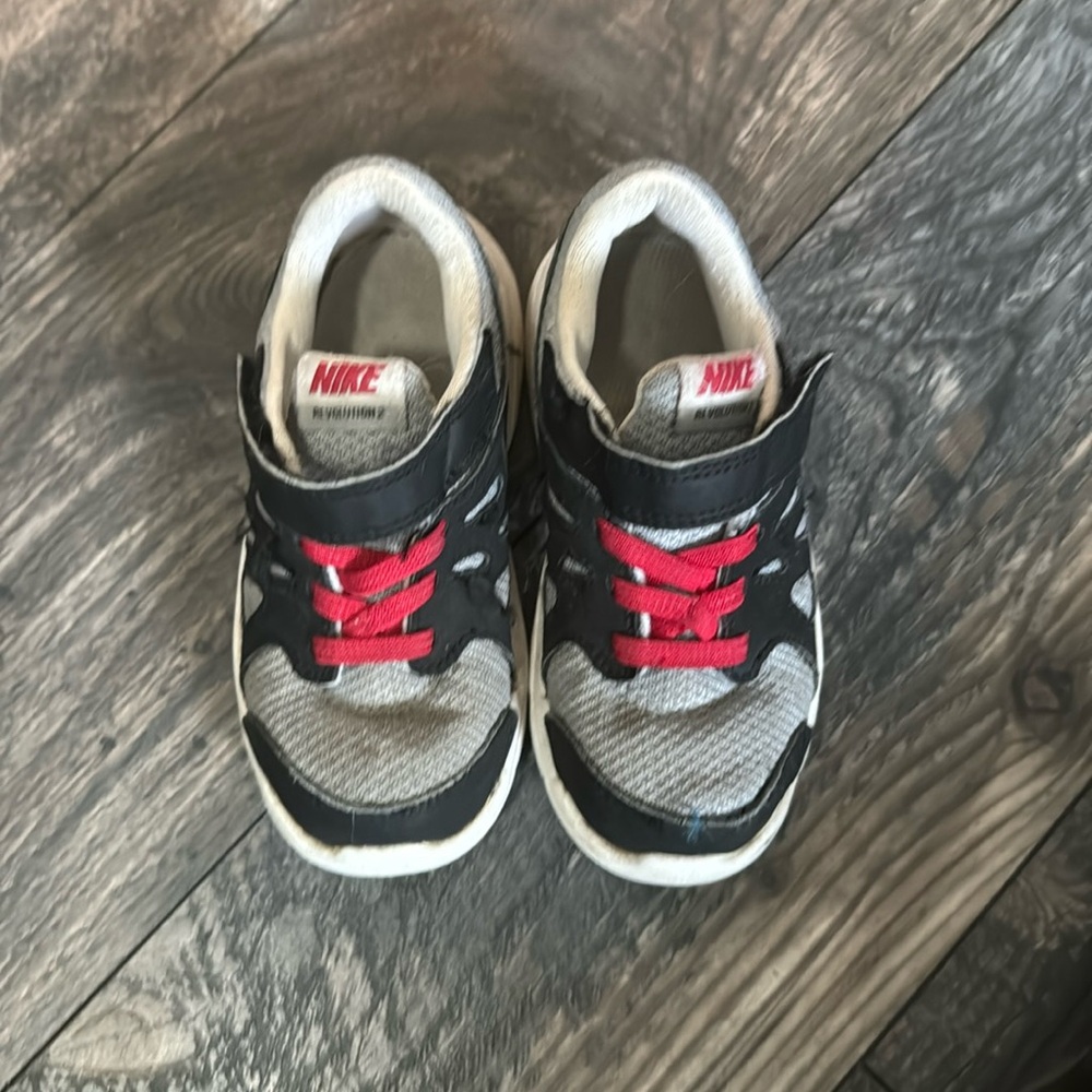 Nike Revolution 2